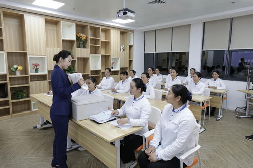 輕喜到家 全自營,非中介,更專業 模式,引領家政業健康發展